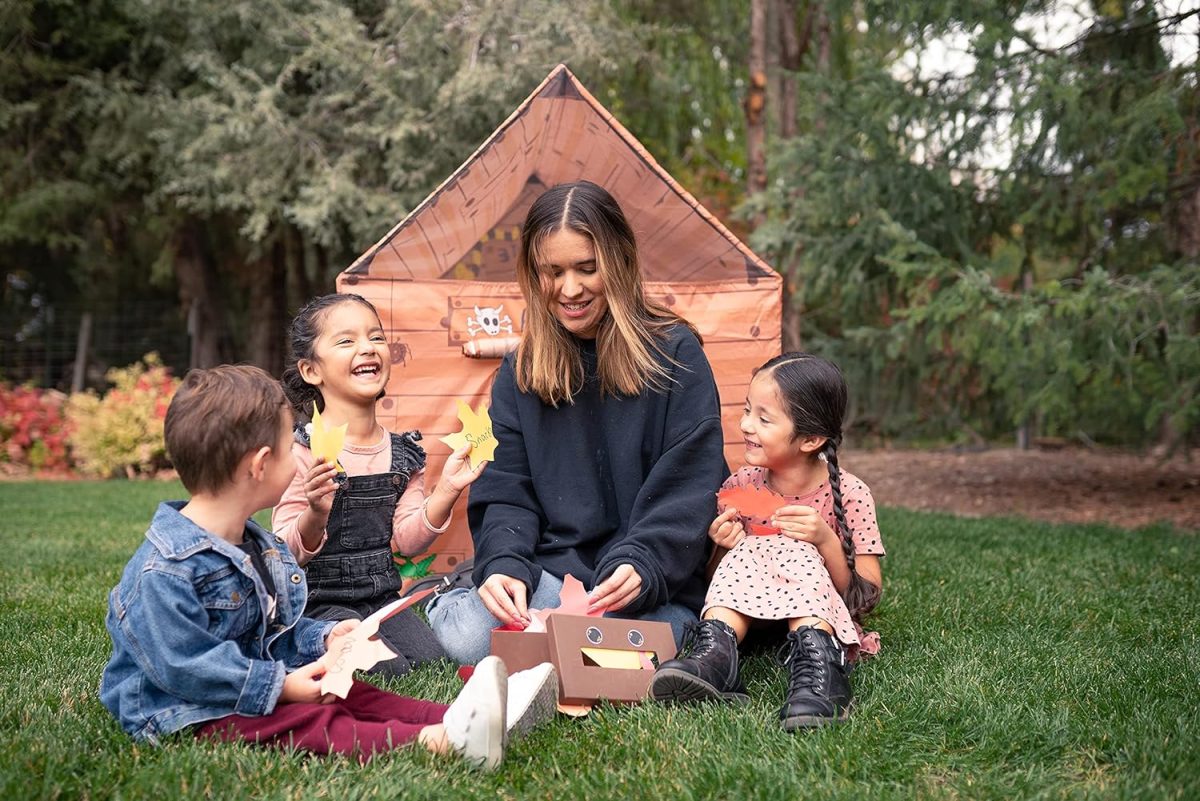 CHILDRENS INDOOR CLUB HOUSE PLAY TENT